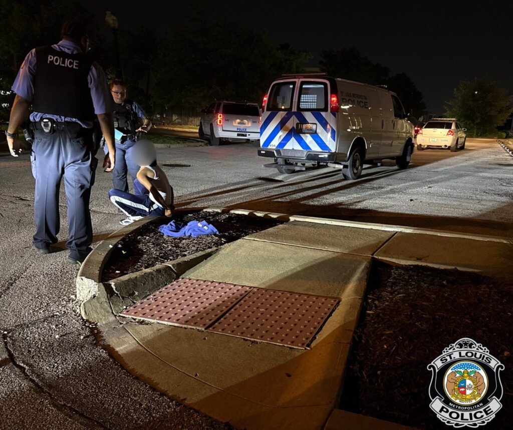 Officers arrest juveniles armed with guns that fled police.